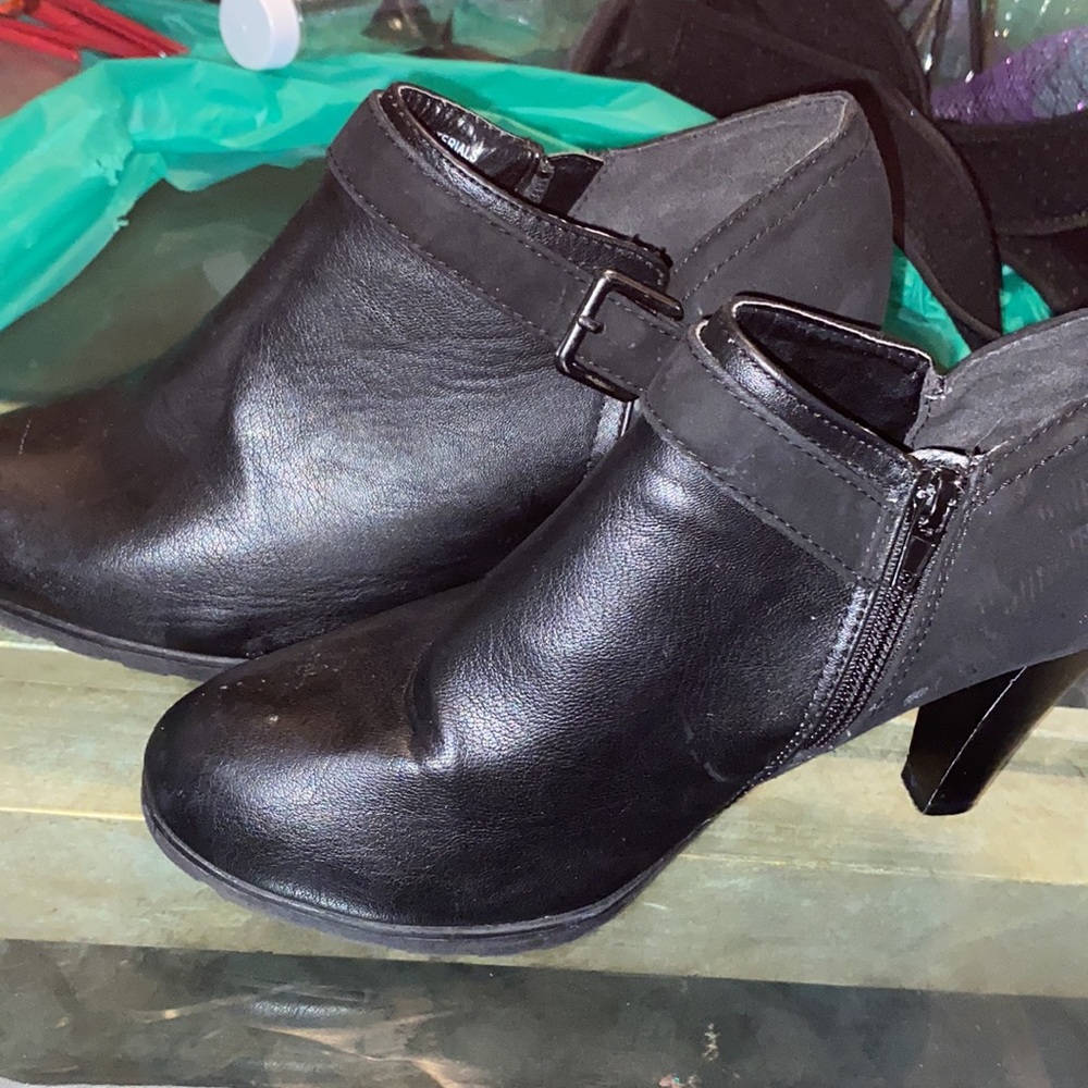 Size 8.5 ALL VIACK WOMENS HEEL BOOTIES